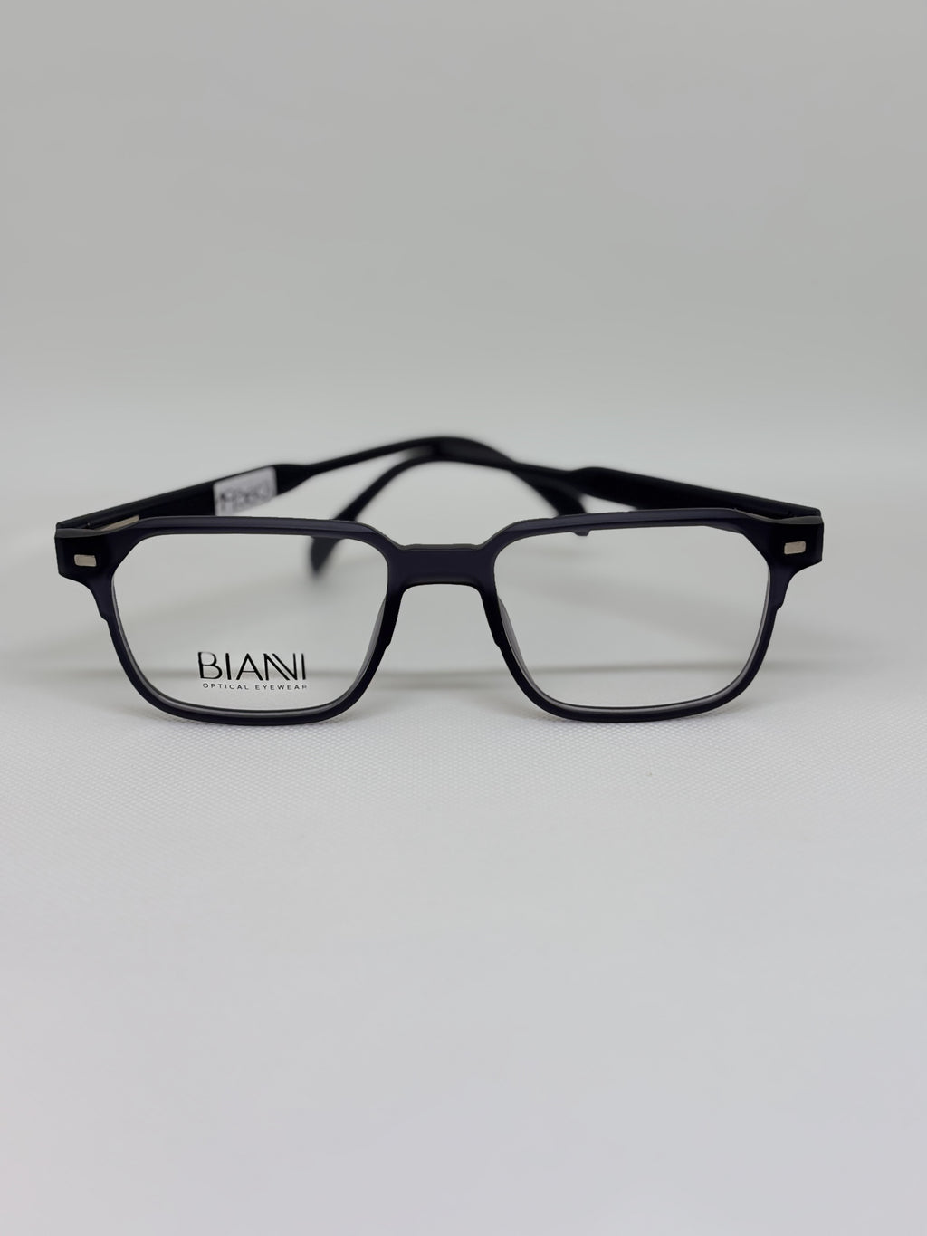 Bianni 1938 — C3 — vista frontal — Luvis 20260911-252