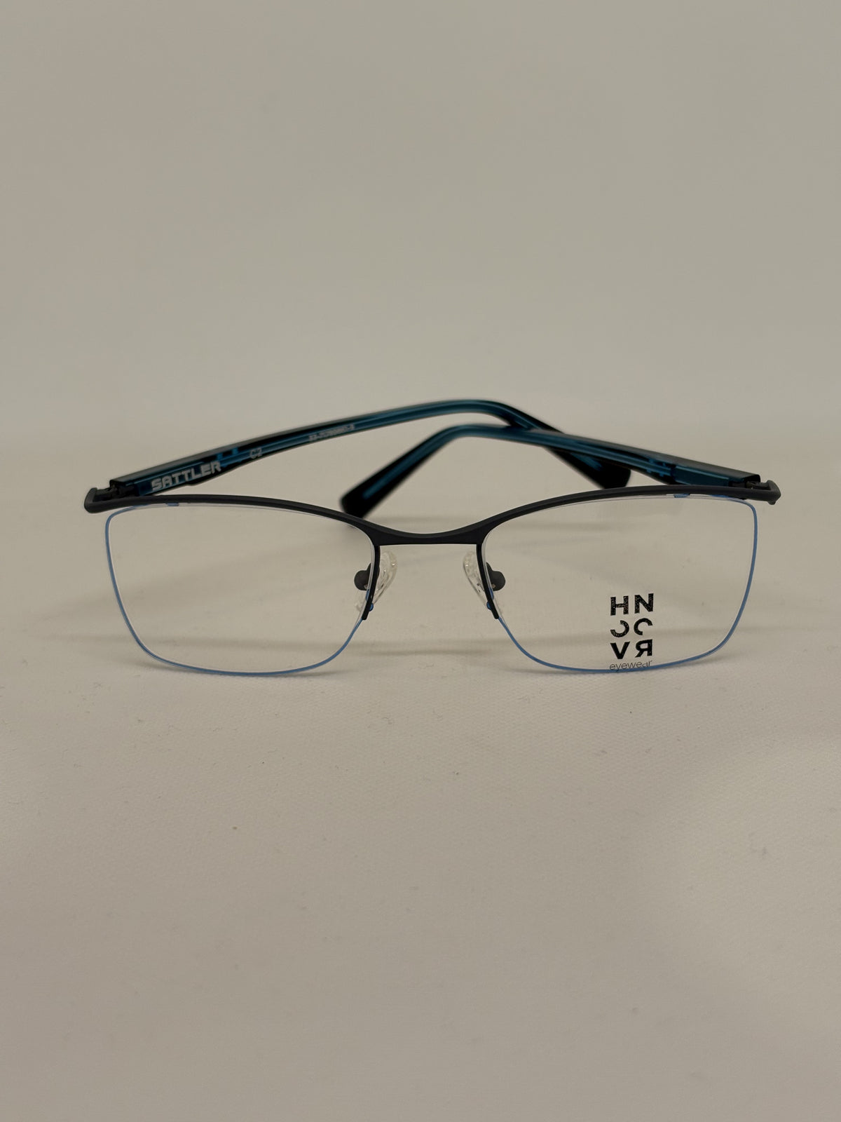 Hannover Sattler — C2 — vista frontal — Luvis 20260911-031