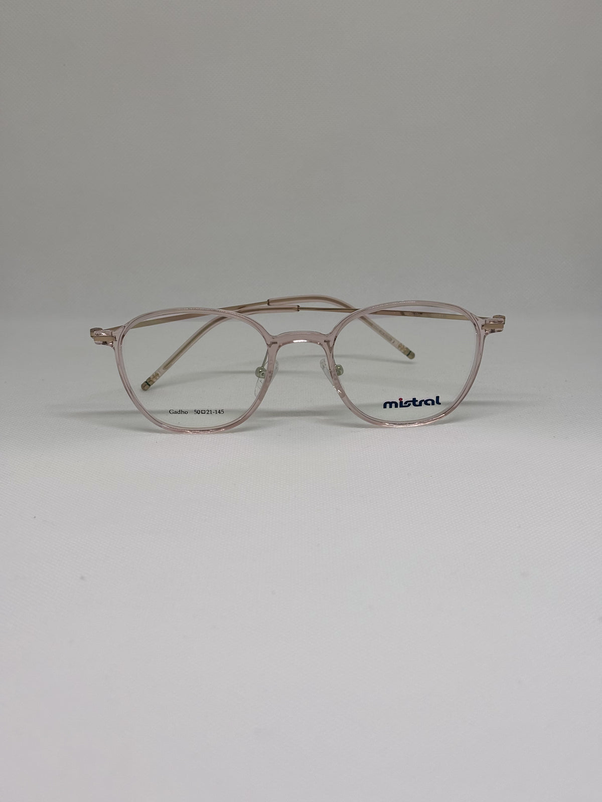 Mistral Gadho — C04 — vista frontal — Luvis 20260911-182