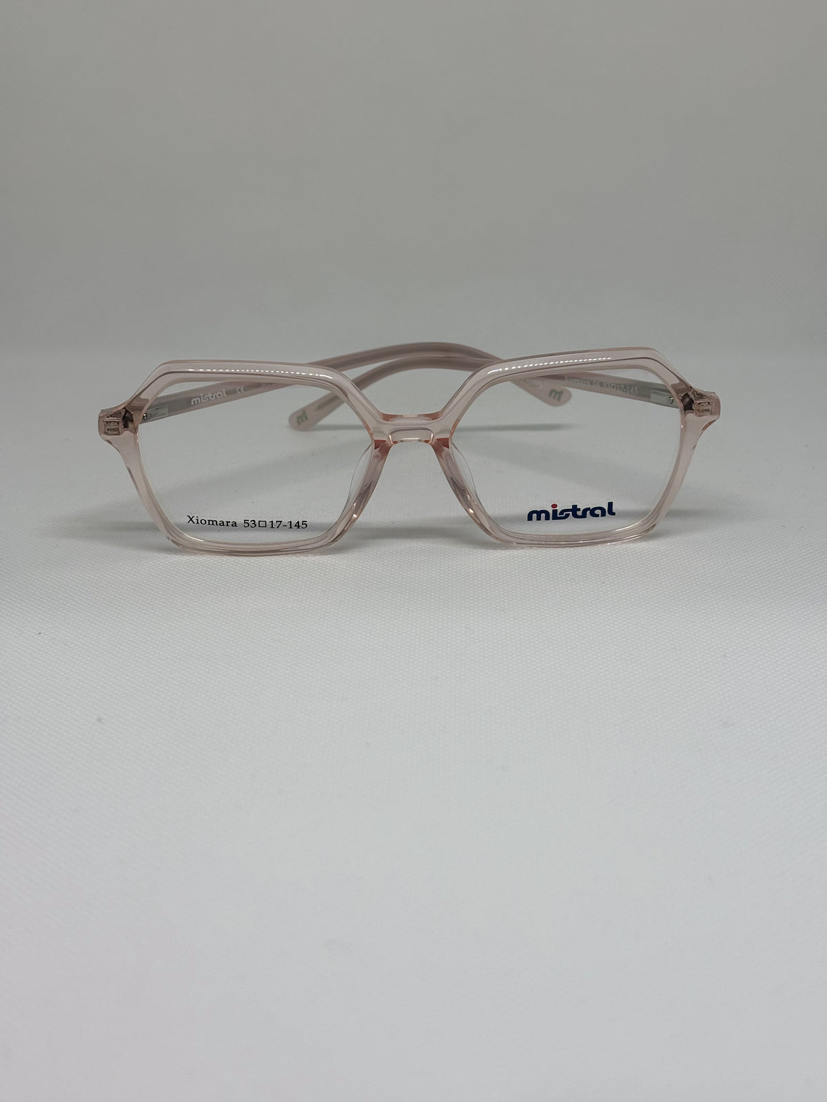 Mistral Xiomana — C04 — vista frontal — Luvis 20260911-184