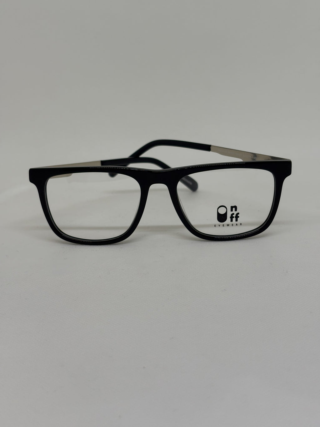 On Off AP001-94 — C1 — vista frontal — Luvis 20260911-047