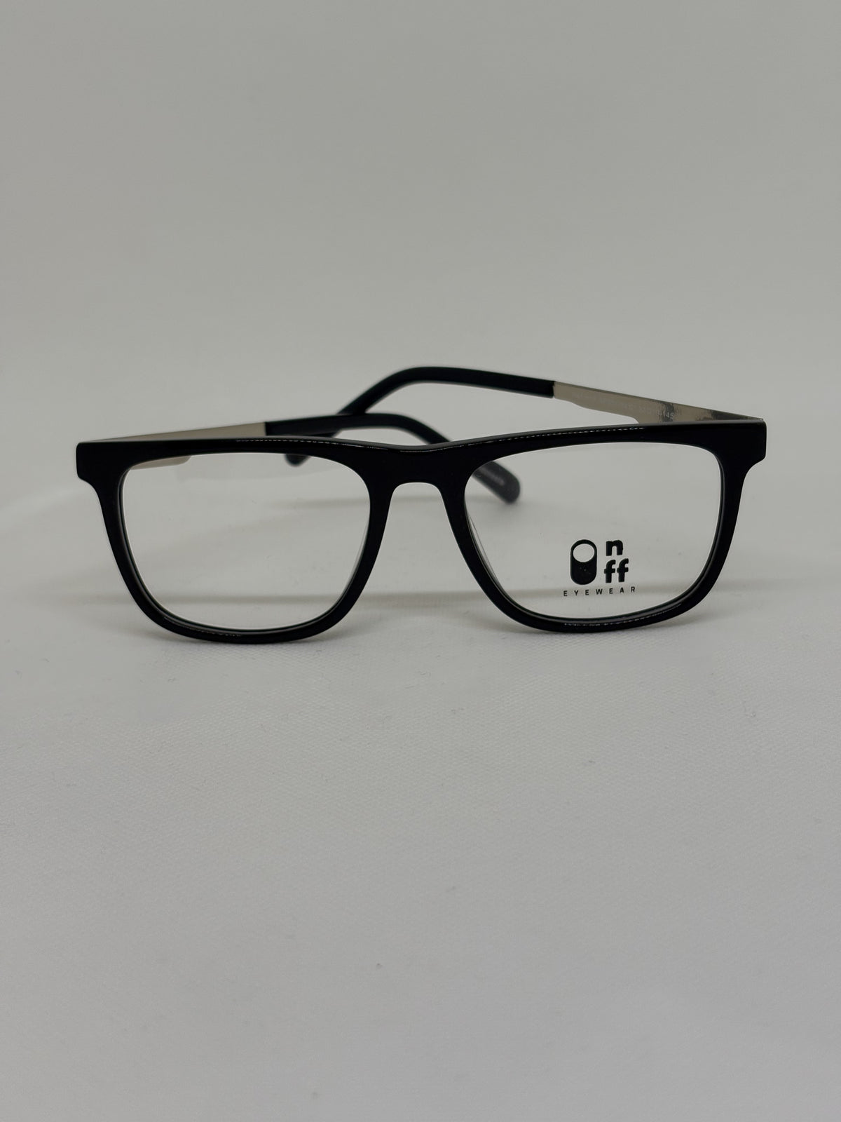 On Off AP001-94 — C1 — vista frontal — Luvis 20260911-047