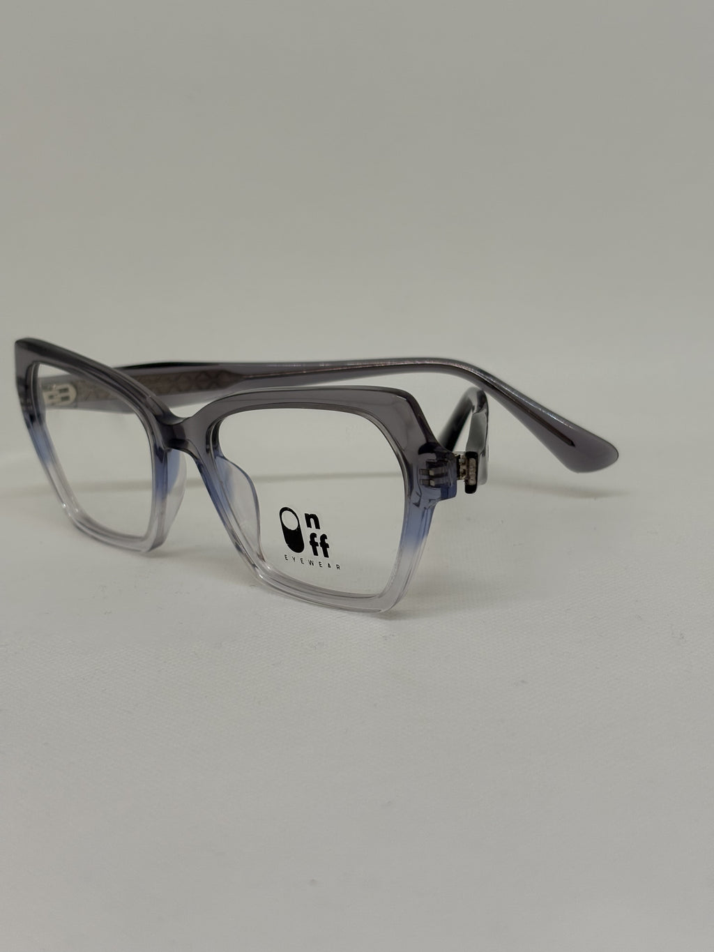 On Off G6062 — C4 — vista complementaria — Luvis 20260911-044