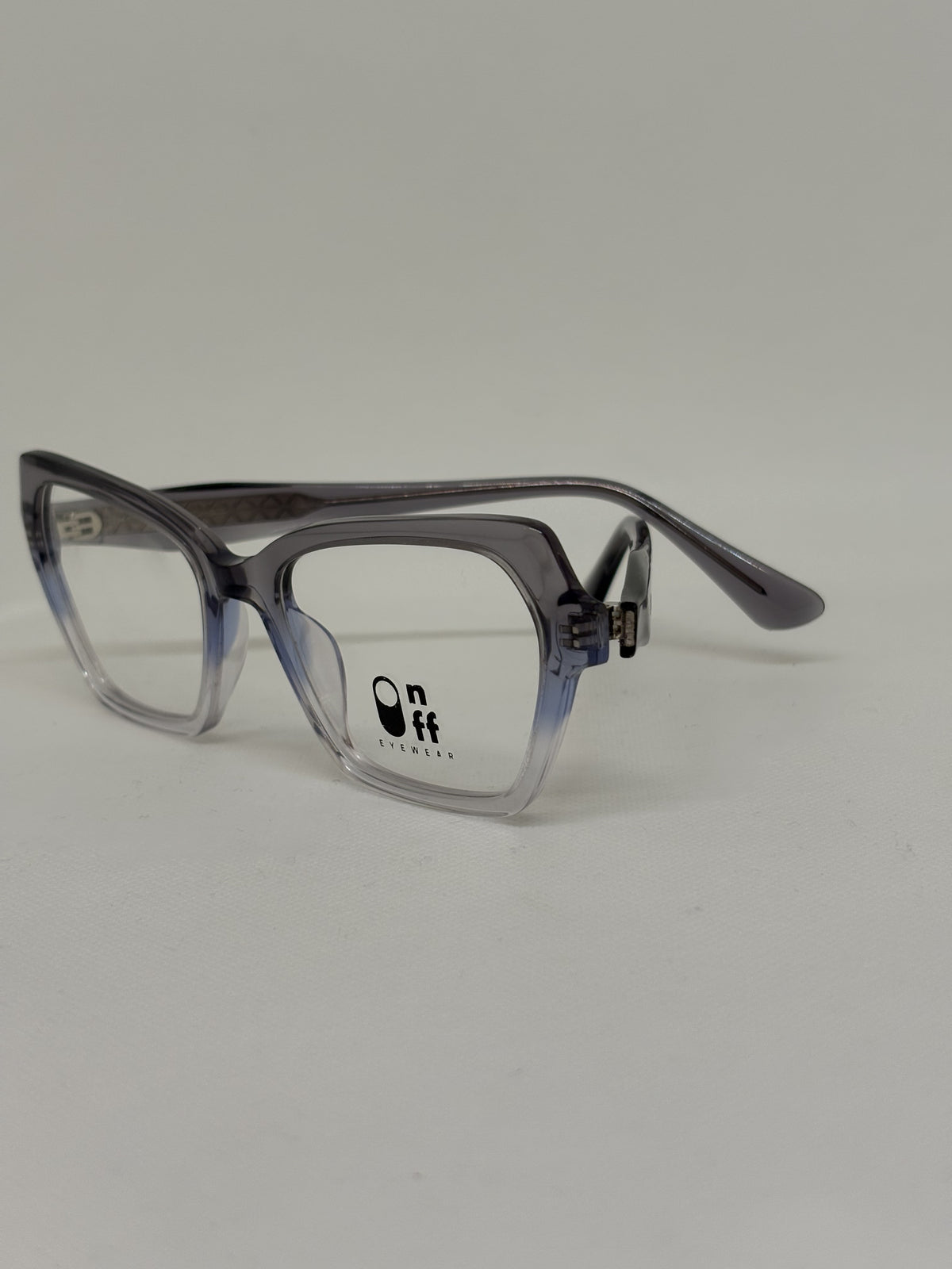 On Off G6062 — C4 — vista complementaria — Luvis 20260911-044