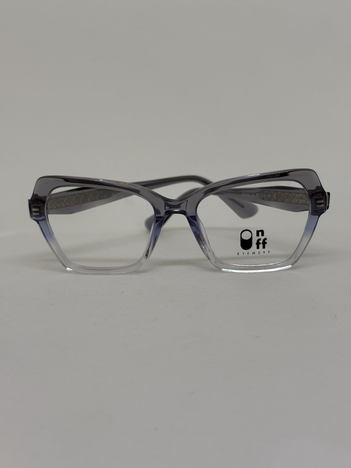 On Off G6062 — C4 — vista frontal — Luvis 20260911-045