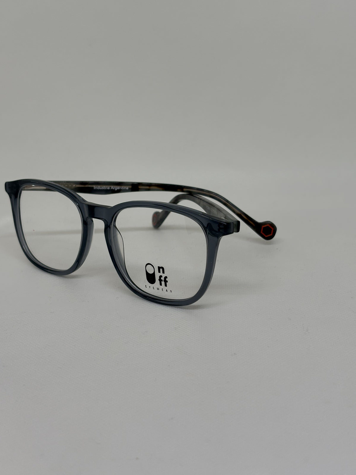 On Off YC-28055 — C2 — vista complementaria — Luvis 20260911-048