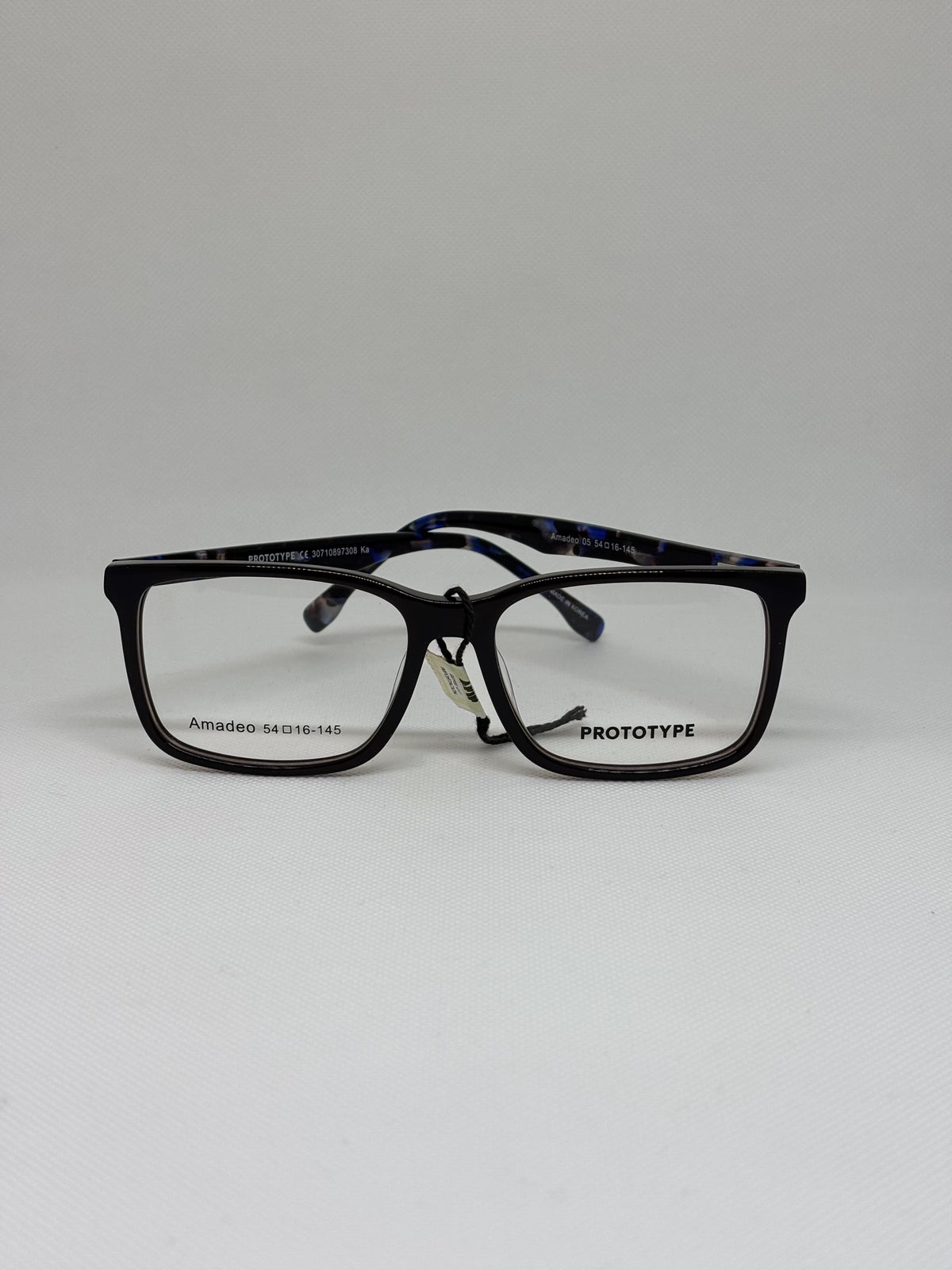 Prototype Amadeo — C05 — vista frontal — Luvis 20260911-132