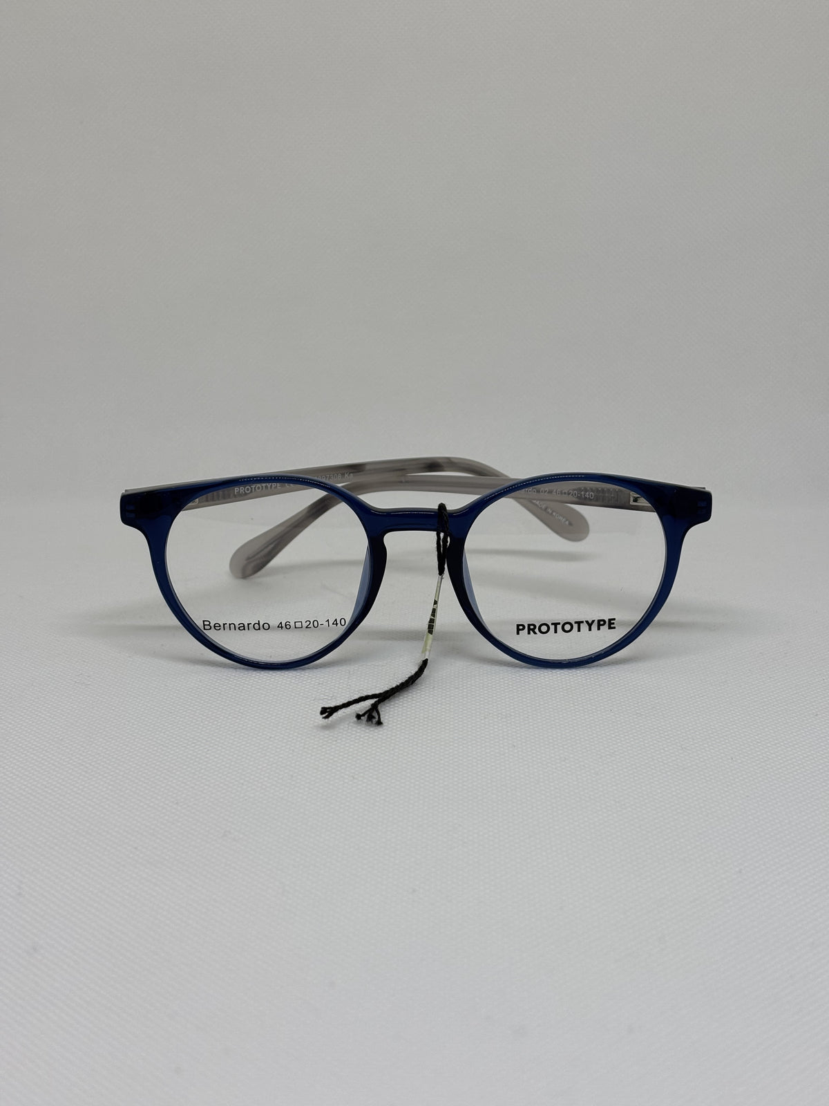 Prototype Bernardo — C02 — vista frontal — Luvis 20260911-128