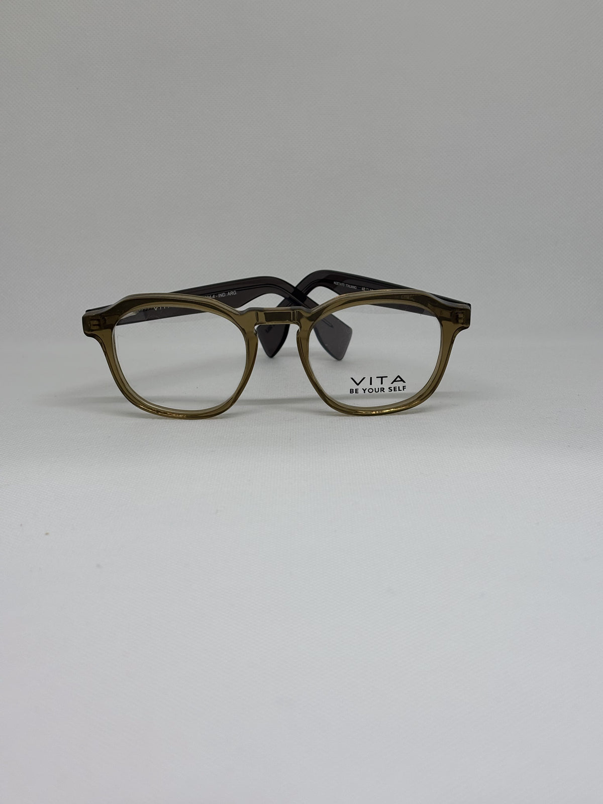 Vita CHESTER — C4 — vista frontal — Luvis 20260911-155